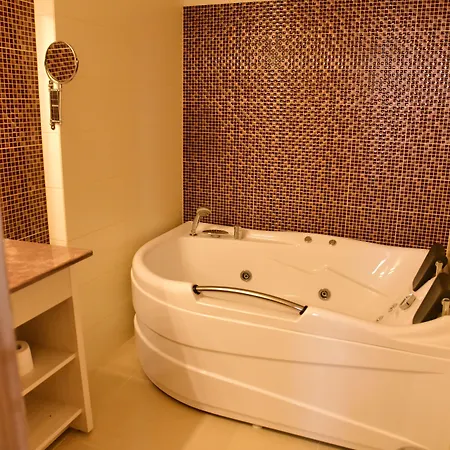 Bacolux Craiovita, Szálloda 3*