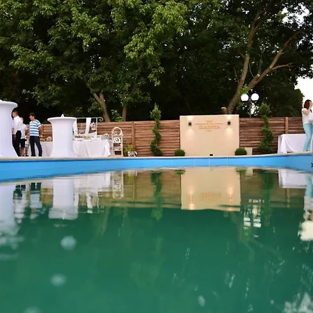 Hotel Bacolux Craiovita, 3*